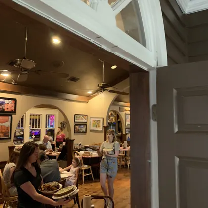 Doe's Eat Place, business photo 4