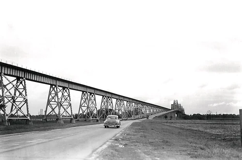 Huey P. Long bridge at Baton Rouge, Louisiana, in April 1951
